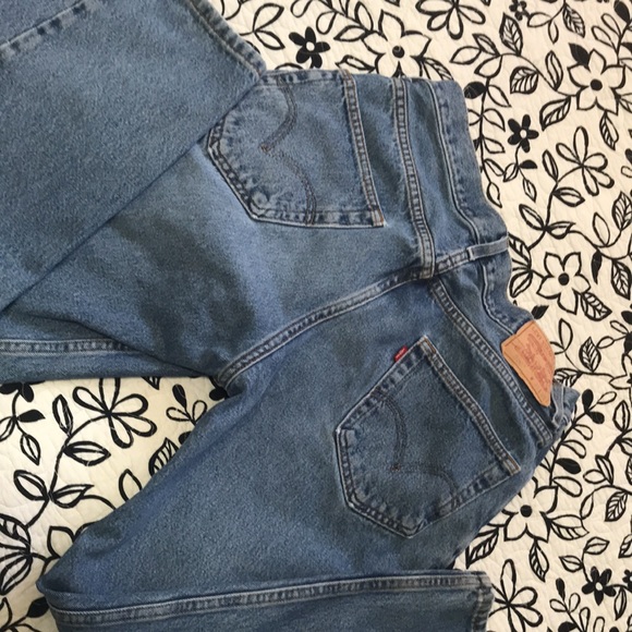 ❤️(81) Men’s Levi jeans, 550 relaxed fit. Size 34W by 29L. Great condition - Picture 5 of 7